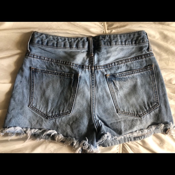 Distressed Denim shorts - Picture 2 of 2
